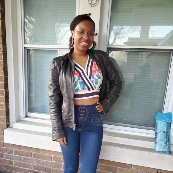 Meet your Posher, Melissa - Picture 3 of 4